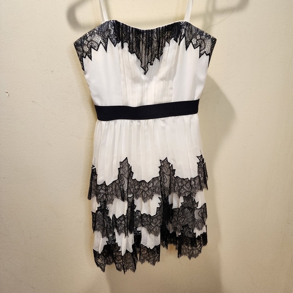 BCBGMAXAZRIA White Black Flare Strapless Lace Dress Size 0 - Picture 2 of 15